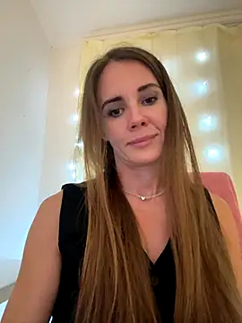 Snapshot of LucieMack chatting on September 12, 6:26 pm LucieMack online show from September 12, 6:26 pm
