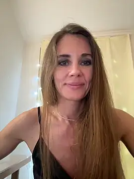 Snapshot of LucieMack chatting on September 26, 8:39 pm LucieMack online show from September 26, 8:39 pm