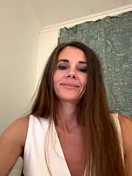 Snapshot of LucieMack chatting on September 10, 6:19 pm LucieMack online show from September 10, 6:19 pm