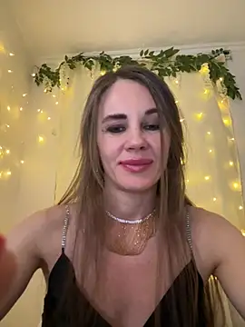 LucieMack online show from April 18, 4:42 pm