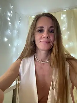 Snapshot of LucieMack chatting on September 29, 9:20 pm LucieMack online show from September 29, 9:20 pm