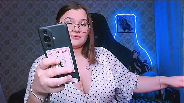 InLoveWithLife26 online show from September 27, 3:30 pm