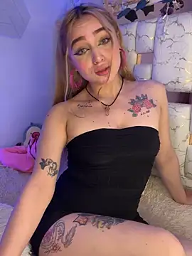 Snapshot of Sara_Sophia420 chatting on October 19, 10:45 pm Sara Sophia420 online show from October 19, 10:45 pm