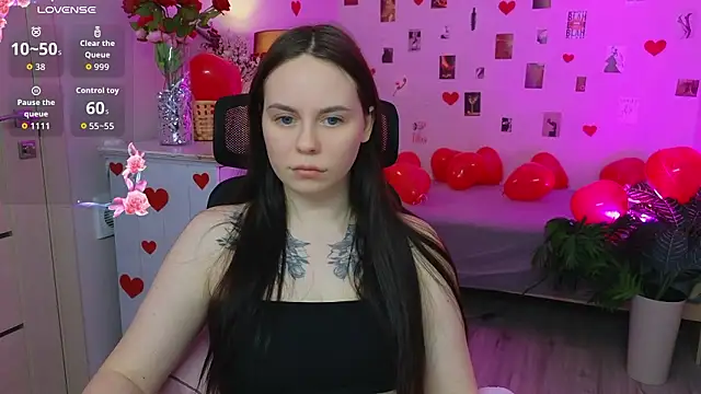 Alice Moondark online show from February 12, 9:05 pm