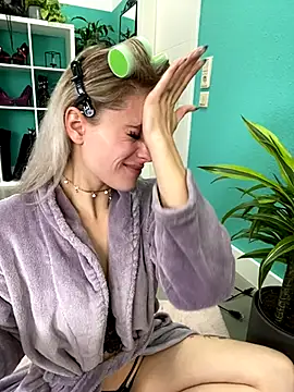 Snapshot of TheRealJessyLey chatting on October 3, 9:14 am TheRealJessyLey online show from October 3, 9:14 am