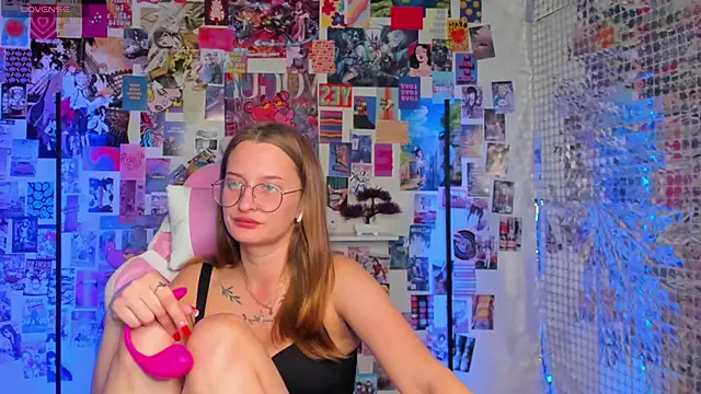 Snapshot of Maryyy_May chatting on October 15, 6:43 pm Maryyy May online show from October 15, 6:43 pm