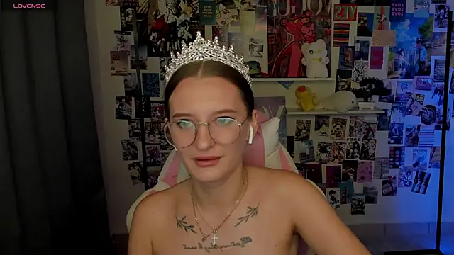 Snapshot of Maryyy_May chatting on September 18, 4:49 pm Maryyy May online show from September 18, 4:49 pm