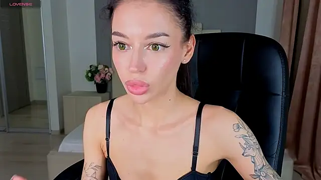 Snapshot of Alexa___Hill chatting on September 22, 9:35 pm Alexa Hill online show from September 22, 9:35 pm