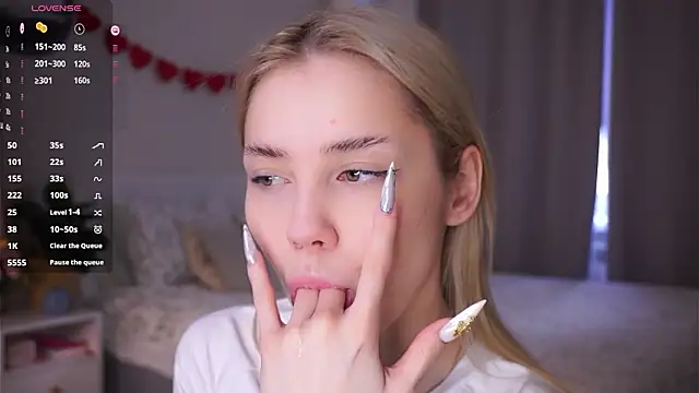 LilianBenskin online show from February 21, 6:47 am