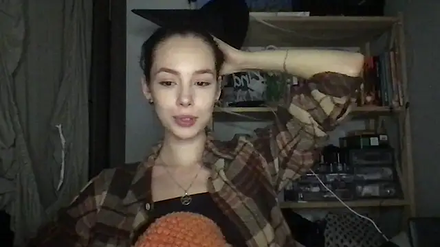 Yuna5343 online show from September 22, 10:30 pm