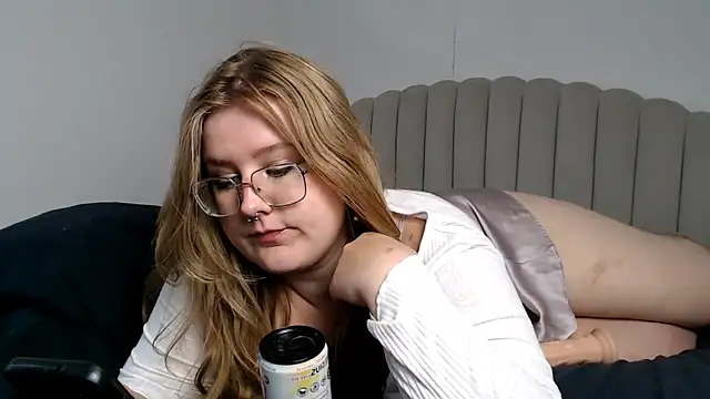 Snapshot of AgnesRoseCams chatting on October 7, 9:14 am AgnesRoseCams online show from October 7, 9:14 am