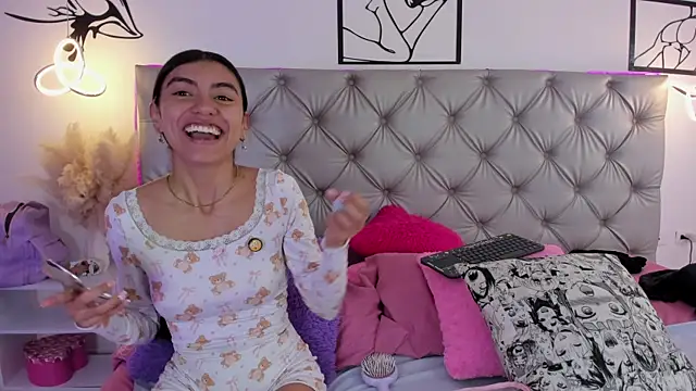 Naughty Couple83 online show from December 16, 3:18 pm