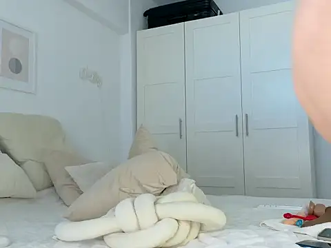 MissFrenchy online show from November 27, 9:01 am