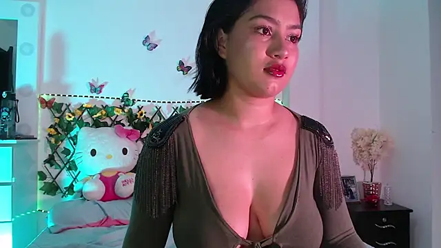 Snapshot of daisy_girll chatting on October 15, 10:51 am daisy girll online show from October 15, 10:51 am