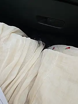 indianhotwife639 online show from June 13, 9:18 am