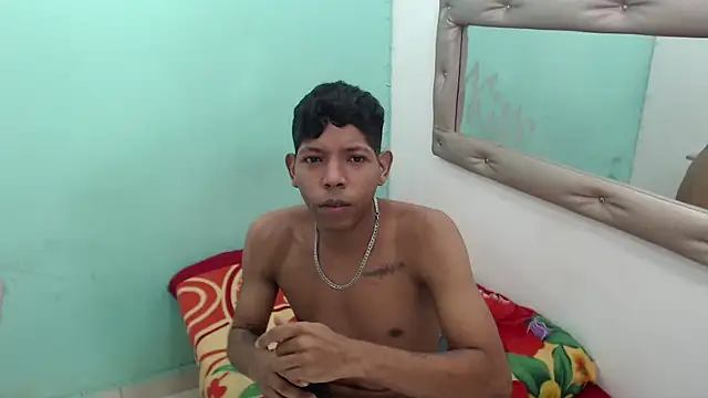 Snapshot of kloe_matias chatting on October 22, 1:32 am kloe matias online show from October 22, 1:32 am
