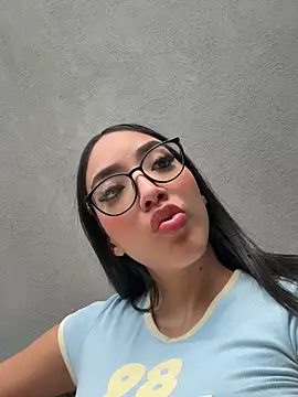 lissafeniix  online show from March 29, 5:23 pm