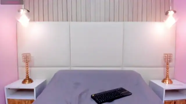 MelanyWayne  online show from December 4, 7:14 pm