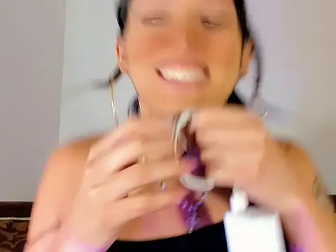 Snapshot of Megan_Gil_ chatting on October 12, 5:37 pm Megan Gil online show from October 12, 5:37 pm