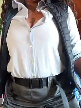 IVONNE COLLINS33 online show from April 20, 1:36 pm