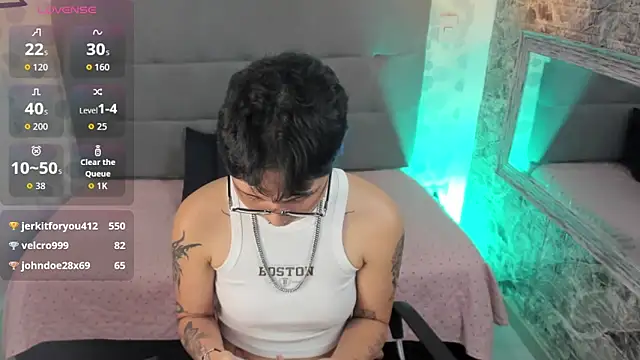 Snapshot of emahills__axelrose chatting on October 16, 4:04 am emahills axelrose online show from October 16, 4:04 am
