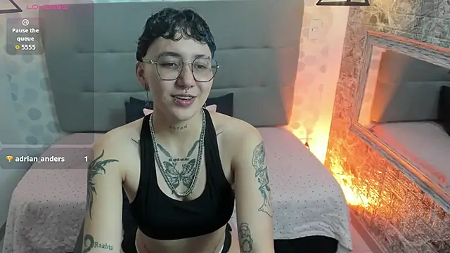 Snapshot of emahills__axelrose chatting on October 14, 3:42 am emahills axelrose online show from October 14, 3:42 am