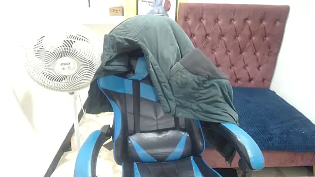 Snapshot of greiccy_20 chatting on September 30, 9:19 pm greiccy 20 online show from September 30, 9:19 pm