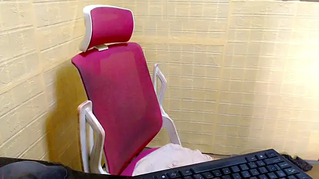 xUrDreamSlutWhore online show from November 16, 12:12 am