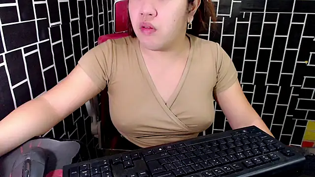 xUrDreamSlutWhore online show from September 13, 4:37 pm