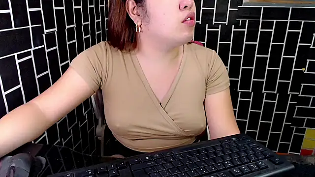 xUrDreamSlutWhore online show from September 15, 6:04 pm