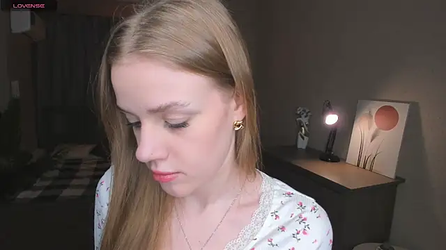 OdellaFrake online show from November 19, 7:14 pm