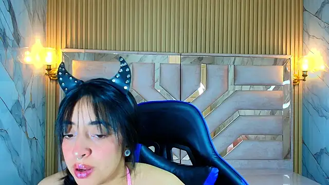 zoe r  online show from October 28, 3:23 am