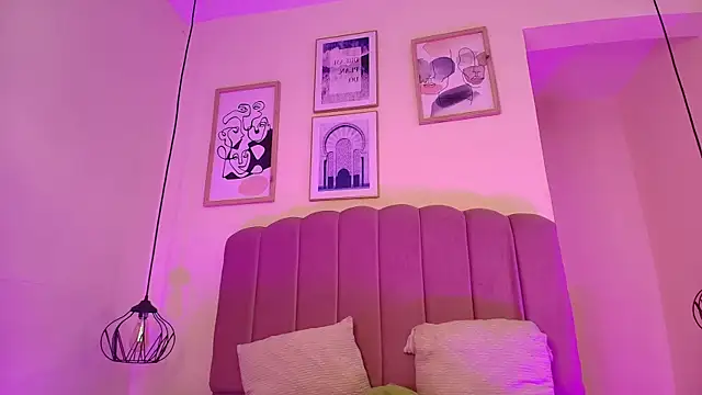 Isabelgh  online show from October 28, 3:23 am