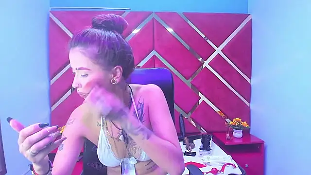 Kataleya Luck online show from November 28, 4:04 am