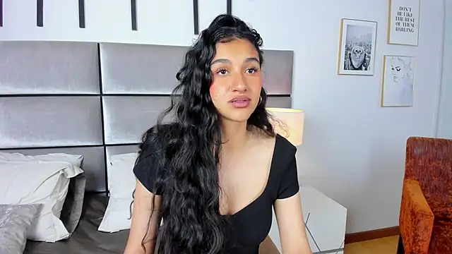 ValentiinaCruz online show from November 6, 10:26 pm