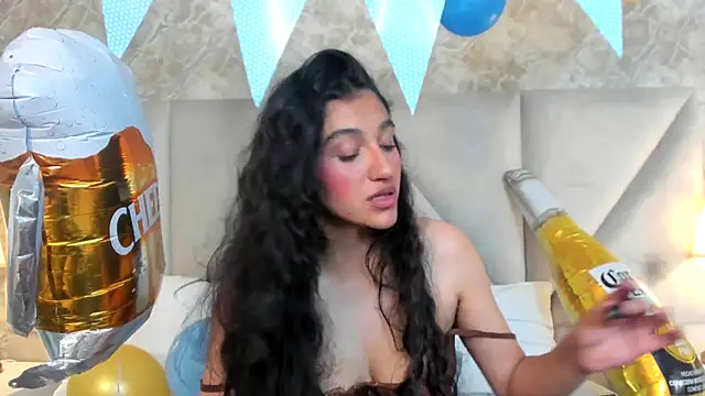 Snapshot of ValentiinaCruz chatting on October 1, 12:26 am ValentiinaCruz online show from October 1, 12:26 am
