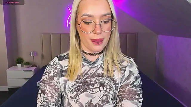 Snapshot of Vickie_Nelsson chatting on October 16, 10:07 am Vickie Nelsson online show from October 16, 10:07 am