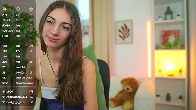 Snapshot of Sophie__Nice chatting on October 5, 2:44 pm Sophie Nice online show from October 5, 2:44 pm