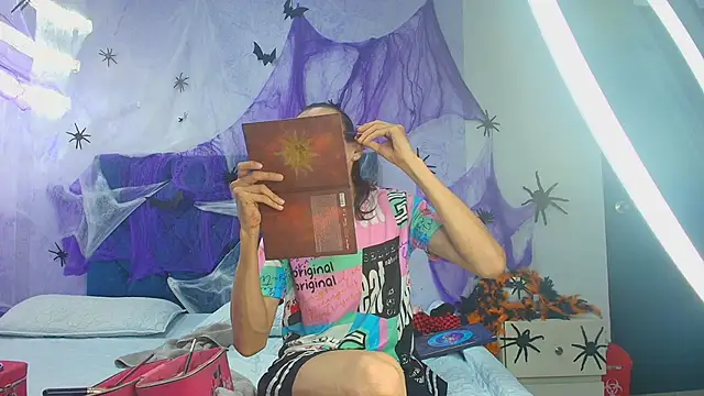 Snapshot of shantala_nastasiia chatting on October 9, 1:15 pm shantala nastasiia online show from October 9, 1:15 pm