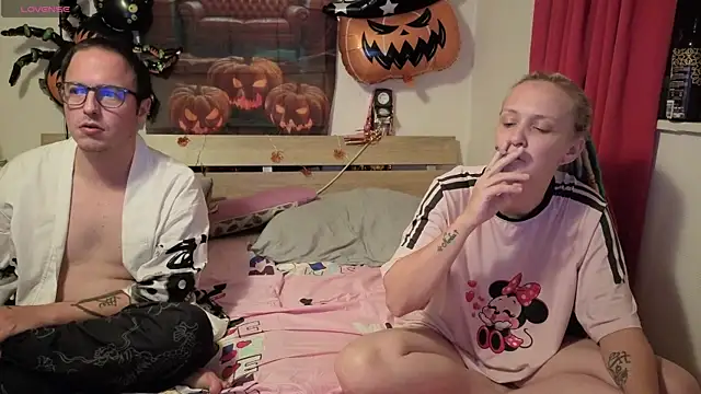 lisa yummi online show from October 22, 9:20 pm