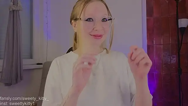 sweettykitty online show from March 29, 2:38 pm