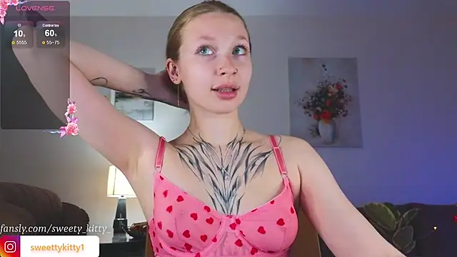 sweettykitty online show from October 21, 1:37 pm