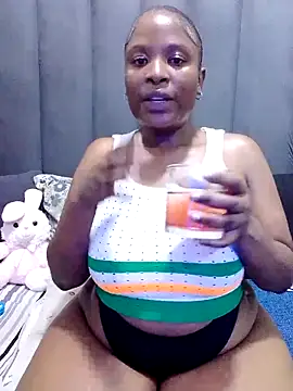 MrsMxx25 online show from October 26, 7:42 pm