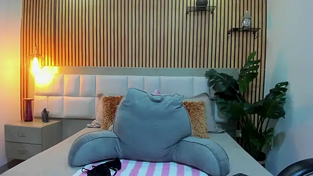 Snapshot of KattyBonnie chatting on October 1, 8:14 pm KattyBonnie online show from October 1, 8:14 pm