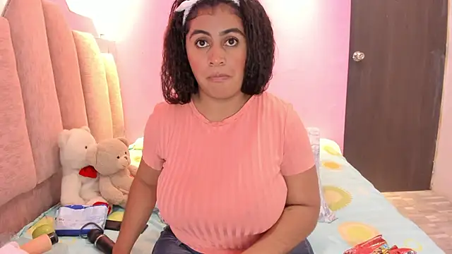 Snapshot of AndreaSweet2 chatting on October 8, 8:35 pm AndreaSweet2 online show from October 8, 8:35 pm