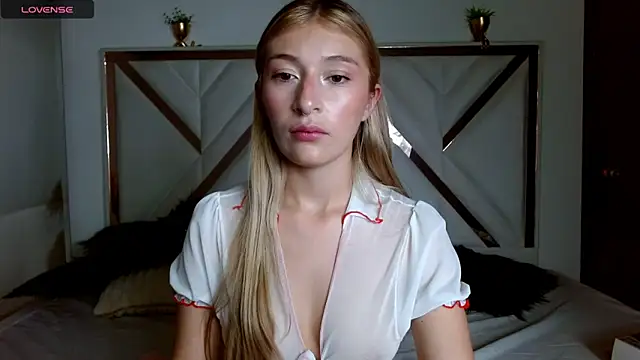 Snapshot of SophiaaLee chatting on September 9, 10:42 pm SophiaaLee online show from September 9, 10:42 pm