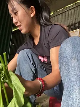 Snapshot of Huong-Ly chatting on September 13, 7:05 am Huong-Ly online show from September 13, 7:05 am