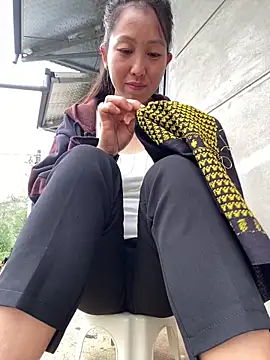 Snapshot of Huong-Ly chatting on October 16, 8:17 am Huong-Ly online show from October 16, 8:17 am