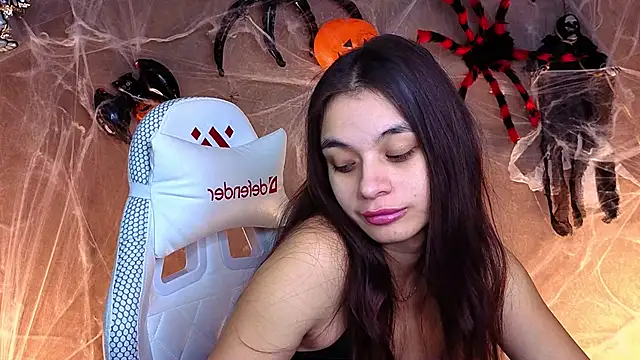 Snapshot of Leila_Hefner chatting on October 20, 2:25 am Leila Hefner online show from October 20, 2:25 am