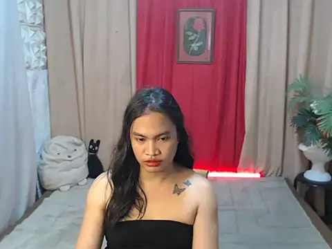 Snapshot of miss_laila_ chatting on October 14, 11:35 am miss laila online show from October 14, 11:35 am